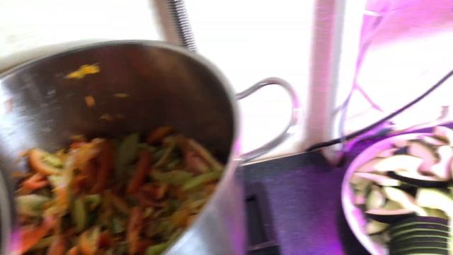Пальчики оближешь - Салат из зеленых помидор с майонезом и томатной пастой!)) Заготовки на зиму.