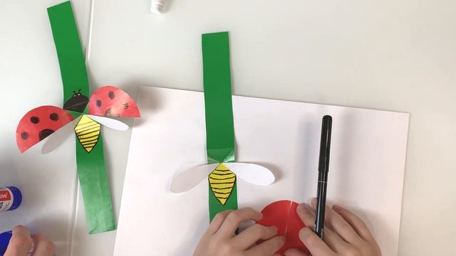 ТВОРЧЕСТВО ДЛЯ ДЕТЕЙ / Поделка из цветной бумаги БОЖЬЯ КОРОВКА / Настя и Вика смотреть онлайн