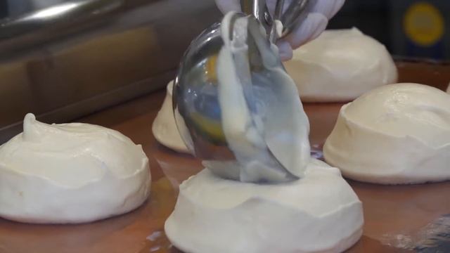 익선동 수플레 팬케이크 / strawberry souffle pancake - korean street food смотреть онлайн