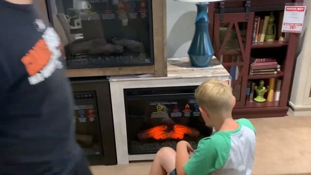 Филипп показывает Мебель в магазине. Американский стиль.  New furniture, American style