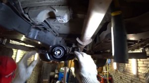 Lexus RX350 16г.в. 92000км. Замена заднего подвесного подшипника.