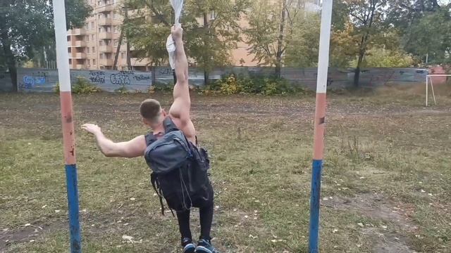 Вис на полотенце с весом 10кг.