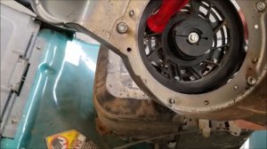 How to Replace a Briggs and Stratton Lawn Mower Starter Pull String