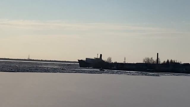 26 апреля 2020 г. МЧС Архангельска застряли во время ледохода смотреть онлайн