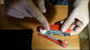 Ручная швейная машинка.