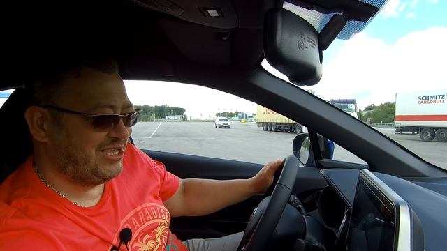 Стоит ли покупать Toyota C-HR? Обзор и тест драйв новинки японского автопрома смотреть онлайн