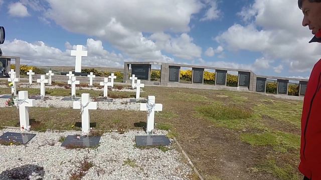 Colocación del rosario del Comodoro Carballo en la tumba del SC Aguirre смотреть онлайн