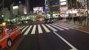 Япония. Развлекательный район Шибуя ночью. Отдых в Японии.