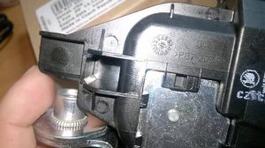5J0827501D Замок двери багажника Skoda Fabia 2