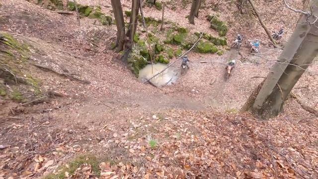 Эндуро, купание в реке.