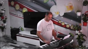 Фристаил . Жёлтые розы.