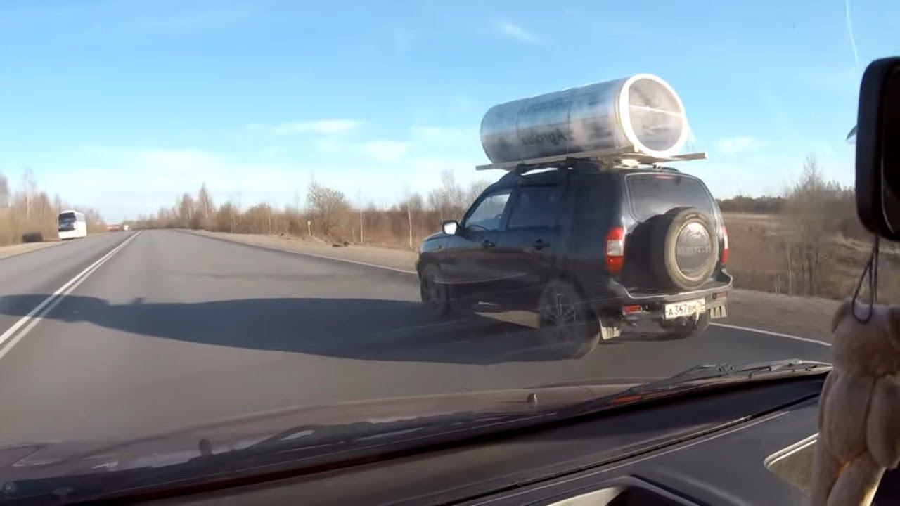 На ШНИВЕ за поликарбонатом и теплица в четыре руки // Удачный денек в деревне