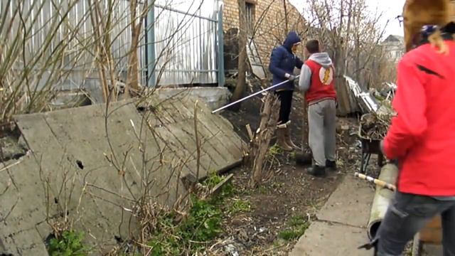 как уничтожить дерево. частный дом. выпуск 13. Шаповаловы Коля Оля.