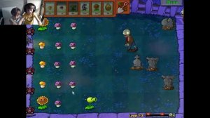 Кеша играет с братом Тимошей в растения против зомби