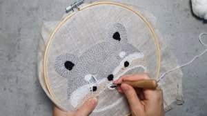 Как вышить рисунок с бурундуком в ковровой технике