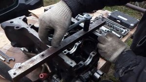 как снять масленые форсунки с двигателя FS & FP mazda 2