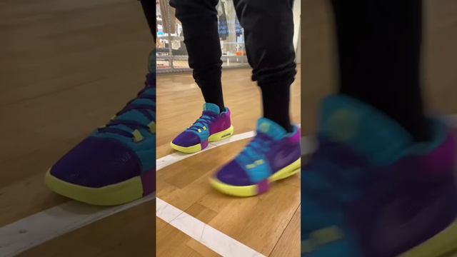 Баскетбольная модель Nike LeBron Witness VIII