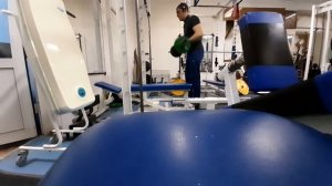 Подъем  штанги на бицепс, 32 кг, первый подход.