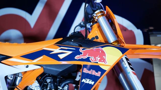 All New KTMs Announced! 2022 KTM 450SXF & 250SXF Factory Edition Launch - Motocross Action Magazine смотреть онлайн
