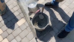 Закладные в тротуарной плитке под деревянные столбы