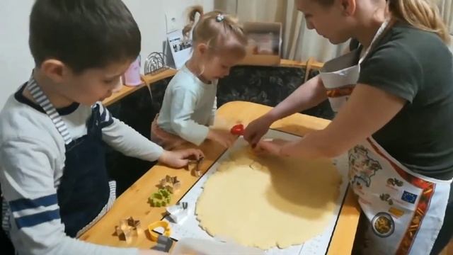 "Школа моя- родная семья" представляет фигурное печенье "Мамина сказка" от Егорушки и его семьи смотреть онлайн