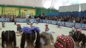 ВТОРОЙ РАЗ НА СЦЕНЕ! Новогоднее выступление по художественной гимнастике.