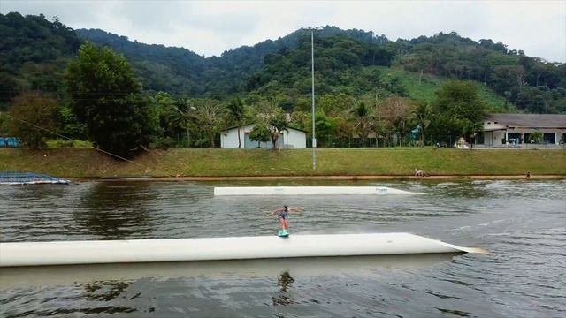 Wakeboarding in Phuket wake park смотреть онлайн