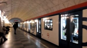 Москва 1256 станция метро Спортивная осень утро