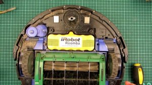 Как заменить аккумулятор в роботе пылесосе РУМБА своими руками / Ремонт iRobot / Sekretmastera
