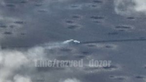 Артиллеристы 1 танковой армии накрыли украинский БТР, который развозил личный состав ВСУ на ротацию.