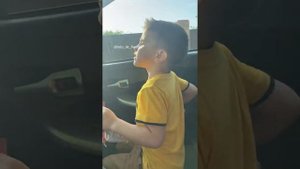 Рамадан не смог дотащить 3 пакетА конфет которые собрал???а сколько пакетов собрали ваши дети?