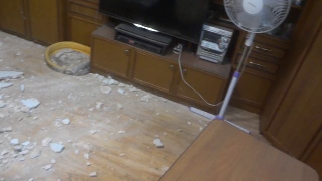 Обрушение потолка в нашей квартире 11 09 2017 смотреть онлайн