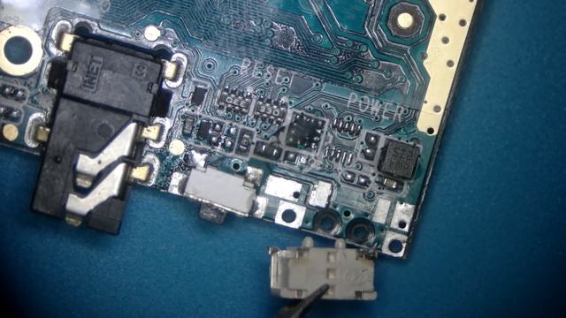 Ремонт планшета. Digma Optima 10.8 не включается, не загружается