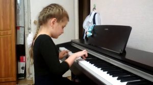 Я играю на фортепиано интересную мелодию контрданс