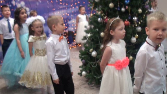 2 стихи у ёлочки смотреть онлайн