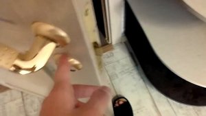 Лайфхак как починить встроенную в дверь защёлку