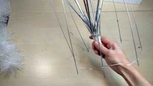 Не выбрасывайте старый зонт, из него можно сделать красивую поделку