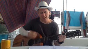 Подводная лодка уходит под лед