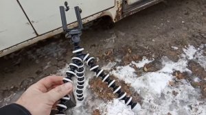 Где находится аккумулятор у ПАЗИКА.И штатив из Китая.