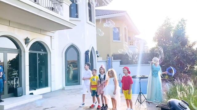 Вечеринка в честь Дня Рождения Кати с друзьями смотреть онлайн