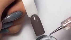 Как рисовать на ногтях? Можно начать с простых узоров - СМОТРИ!