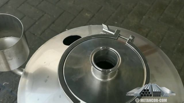 Бак из нержавеющей стали на поворотных колесиках со стопорами смотреть онлайн