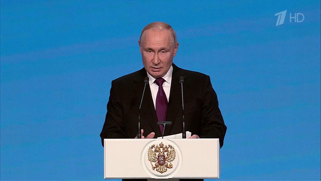 Владимир Путин среди почетных гостей концерта в честь 100-летия со дня рождения Расула Гамзатова