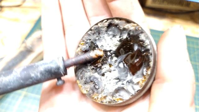 Самый ПРОСТОЙ и БЫСТРЫЙ способ залудить жало паяльника / Как залудить паяльник ?