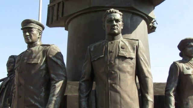 The square of 3 railway stations: Kazansky, Leningradsky and Yaroslavsky railway stations смотреть онлайн