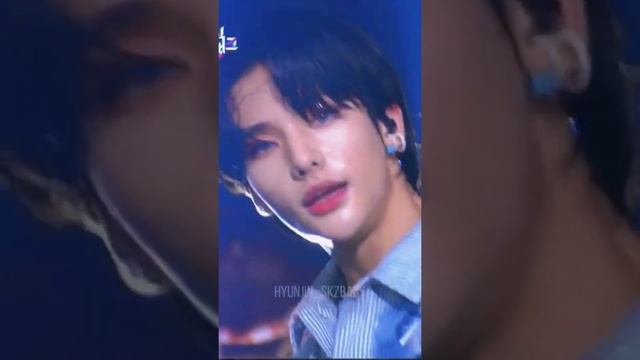 HYUNJIN CUT HIS HAIR SHORT I AM DISINTEGRATING ???#hyunjin #straykids #스트레이키즈 #hyunjinshorthair