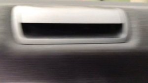 Стучит задняя полка в BMW F30 - устраняем стук!