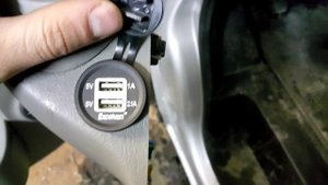 Как установить USB зарядное устройство в машину