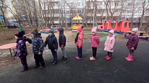 Подвижная игра " Передай другому" Номинация " Выходи играть во двор"