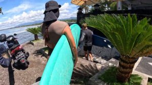 Учусь серфингу на Бали | Покупаю первую доску | Даю советы новичкам | Серфинг и акулы на Медеви